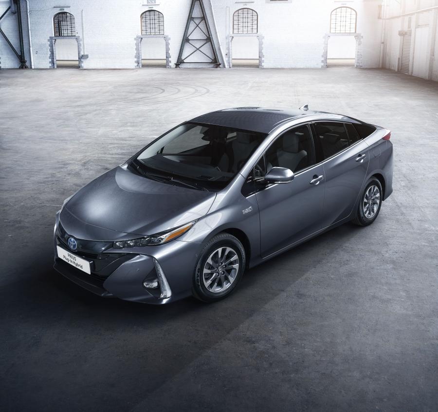  Toyota Prius Plug-in Hybrid 2016 года  (фото 171 из 187)